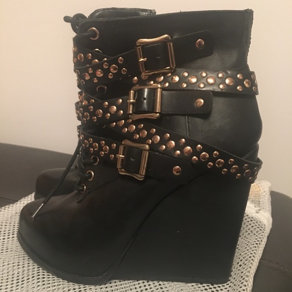 BCBG booties - Picture 2 of 5